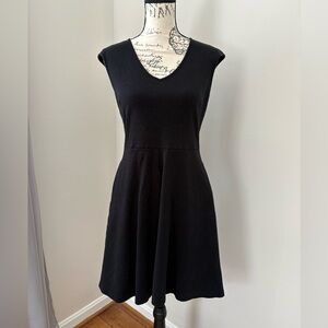 New York & Company Black V-Neck Knee Length Dress Medium